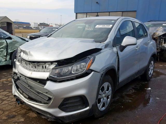 3GNCJKSB1HL285589 - 2017 CHEVROLET TRAX LS SILVER photo 2