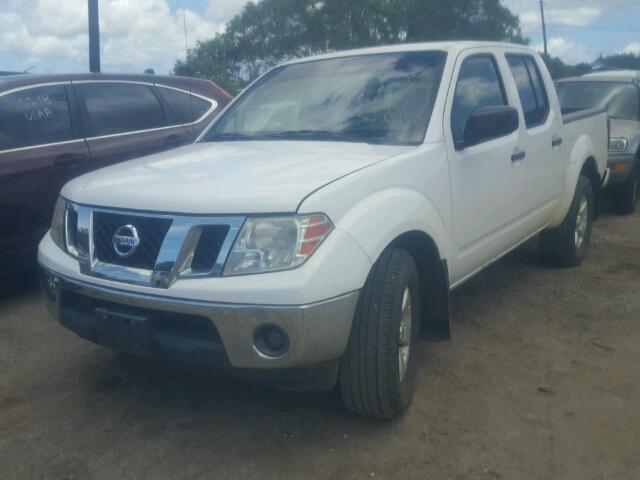 1N6AD0ER0AC411413 - 2010 NISSAN FRONTIER C WHITE photo 2