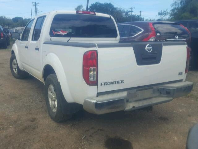 1N6AD0ER0AC411413 - 2010 NISSAN FRONTIER C WHITE photo 3