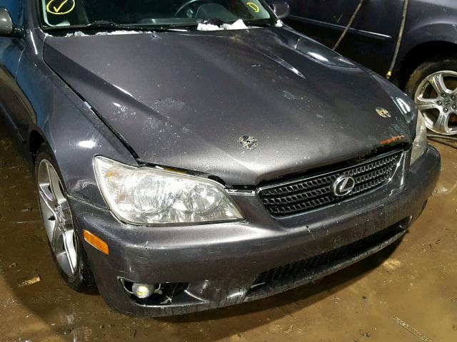 JTHBD192520050837 - 2002 LEXUS IS 300 GRAY photo 9