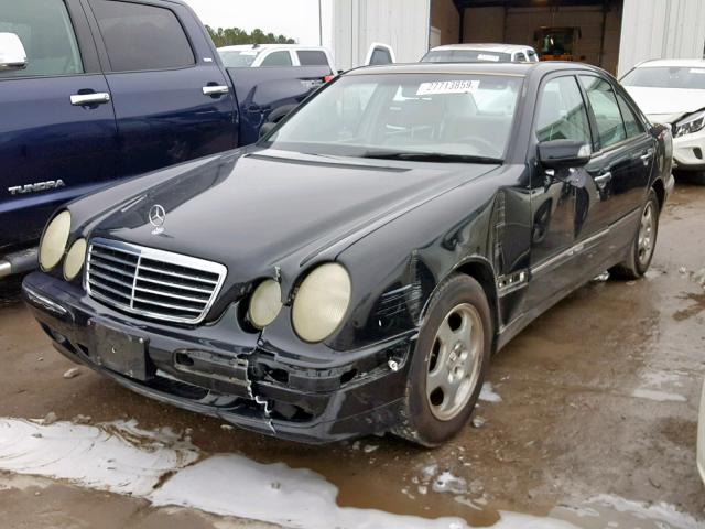 WDBJF65J61B374401 - 2001 MERCEDES-BENZ E 320 BLACK photo 2