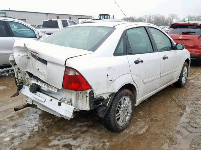 1FAFP34N27W158852 - 2007 FORD FOCUS ZX4 WHITE photo 4