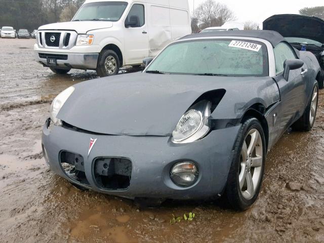 1G2MB35B98Y107668 - 2008 PONTIAC SOLSTICE GRAY photo 2