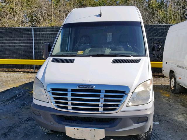 WDYPE845475222708 - 2007 FREIGHTLINER SPRINTER 2 WHITE photo 9