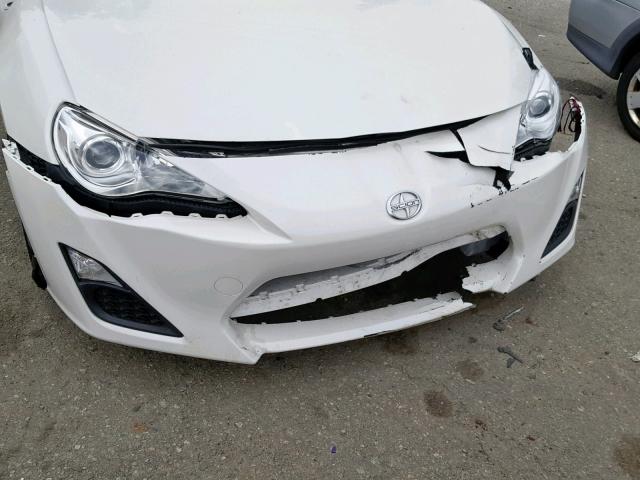 JF1ZNAA18F8711144 - 2015 TOYOTA SCION FR-S WHITE photo 9
