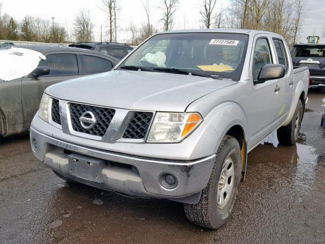 1N6AD07W17C426563 - 2007 NISSAN FRONTIER C SILVER photo 2