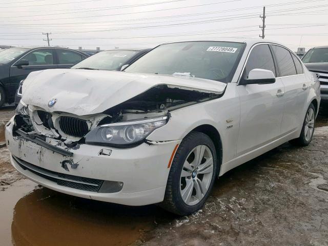 WBANV1C52AC389726 - 2010 BMW 528 XI WHITE photo 2