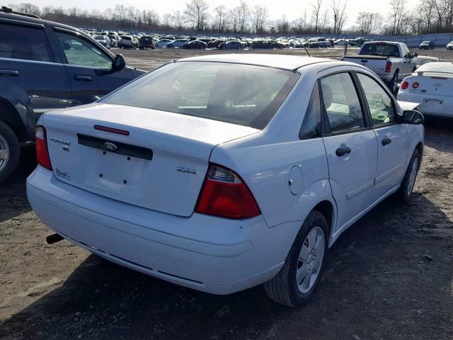 1FAHP34N26W204820 - 2006 FORD FOCUS ZX4 WHITE photo 4