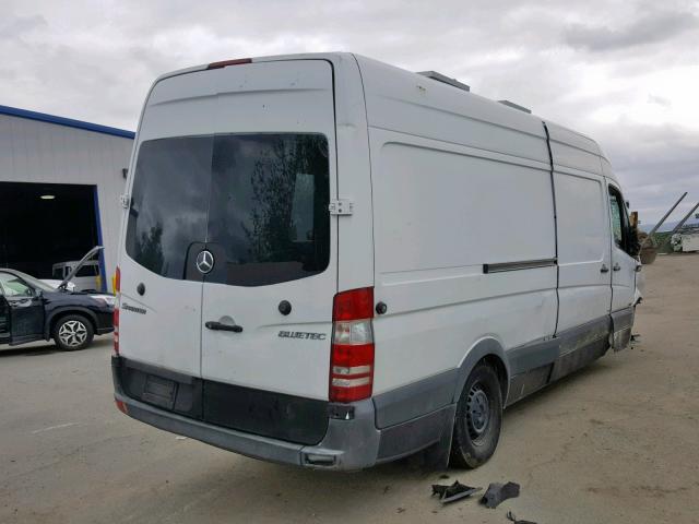 WD3PE8CC6D5738344 - 2013 MERCEDES-BENZ SPRINTER 2 WHITE photo 4