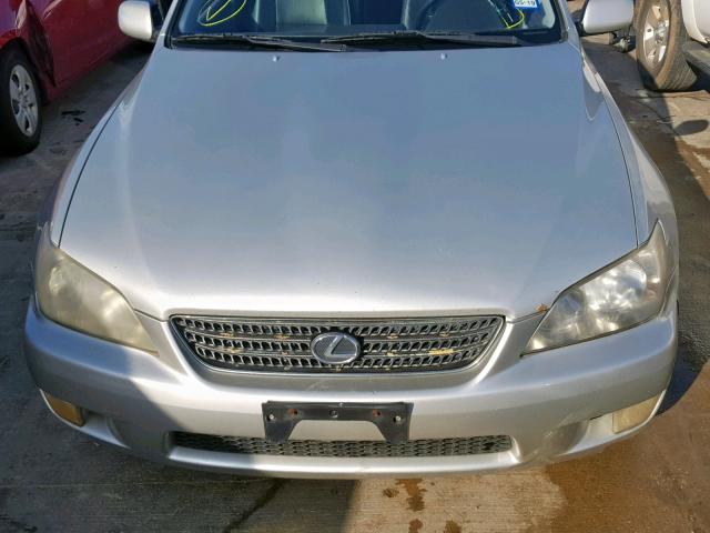 JTHBD192830072378 - 2003 LEXUS IS 300 SILVER photo 9