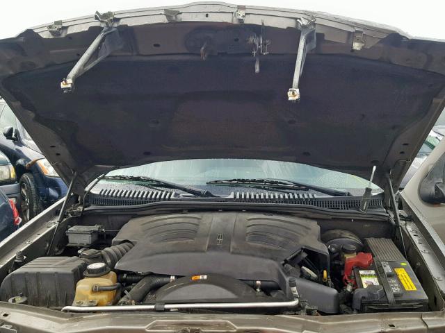 5LMEU68H04ZJ44178 - 2004 LINCOLN AVIATOR 灰色 照片 7