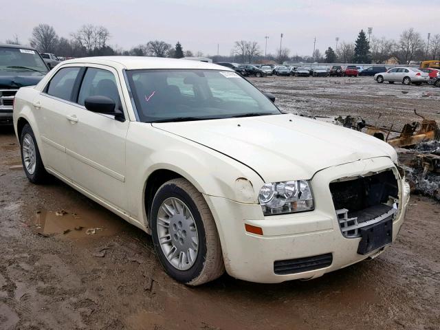 2C3JA43RX5H552051 - 2005 CHRYSLER 300 WHITE photo 1