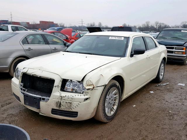 2C3JA43RX5H552051 - 2005 CHRYSLER 300 WHITE photo 2