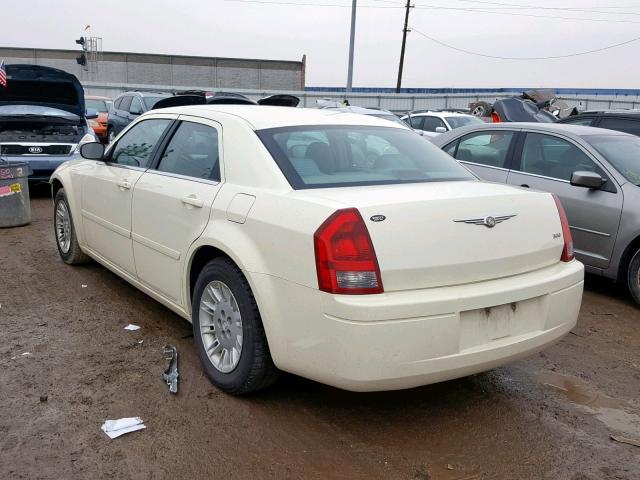 2C3JA43RX5H552051 - 2005 CHRYSLER 300 WHITE photo 3