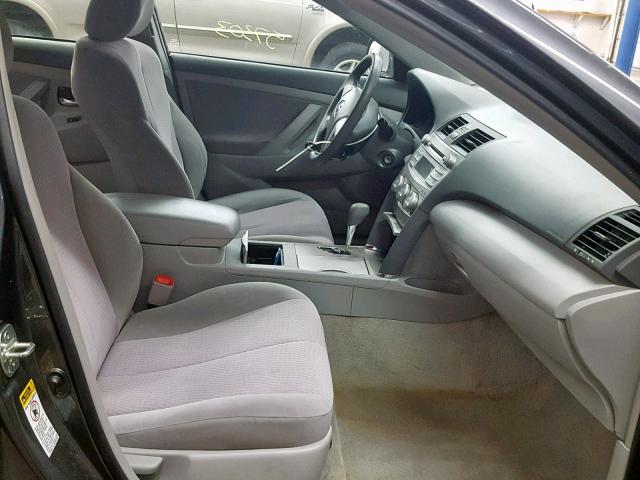4T1BF3EK1AU033369 - 2010 TOYOTA CAMRY BASE GRAY photo 5