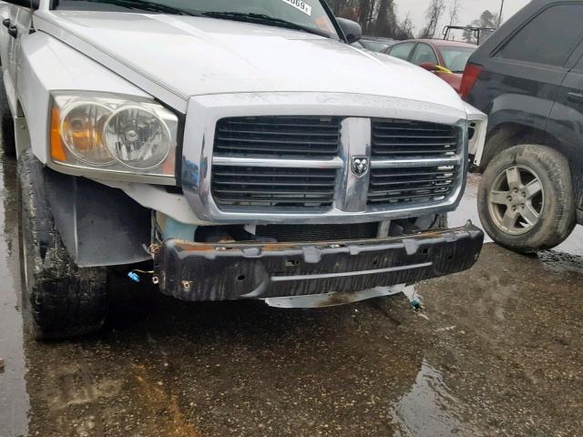 1D7HW48JX7S123928 - 2007 DODGE DAKOTA QUA WHITE photo 9