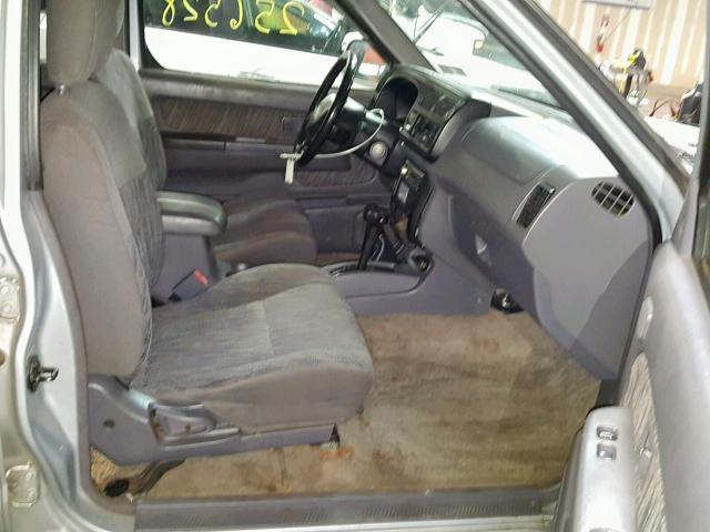 1N6ED27Y3YC362882 - 2000 NISSAN FRONTIER C SILVER photo 5