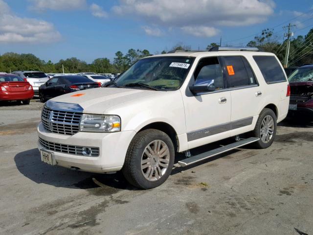 5LMFU28587LJ04134 - 2007 LINCOLN NAVIGATOR WHITE photo 2