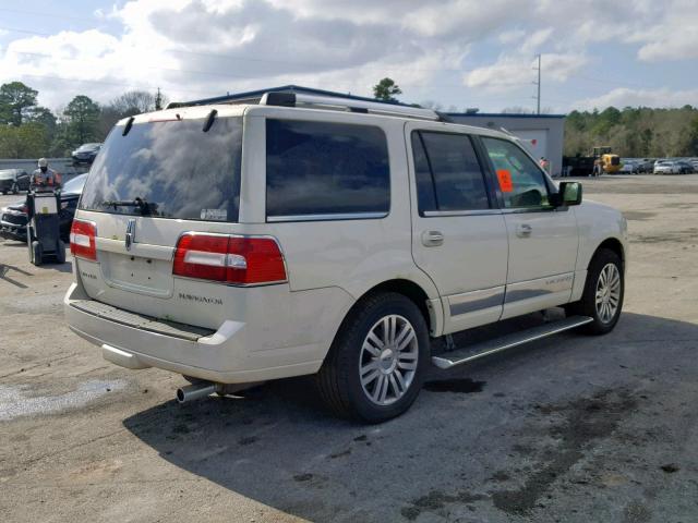 5LMFU28587LJ04134 - 2007 LINCOLN NAVIGATOR WHITE photo 4
