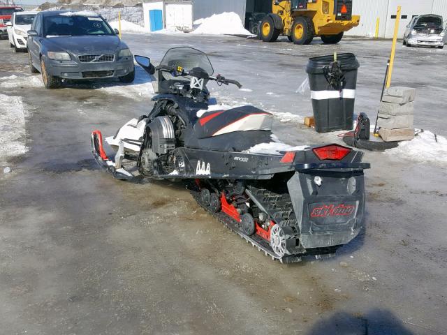 2BPSMMBA7BV000037 - 2011 SKI DOO RENEGADE WHITE photo 3