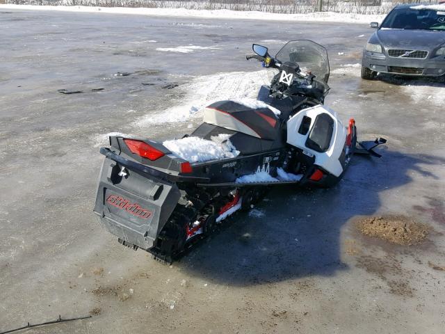 2BPSMMBA7BV000037 - 2011 SKI DOO RENEGADE WHITE photo 4