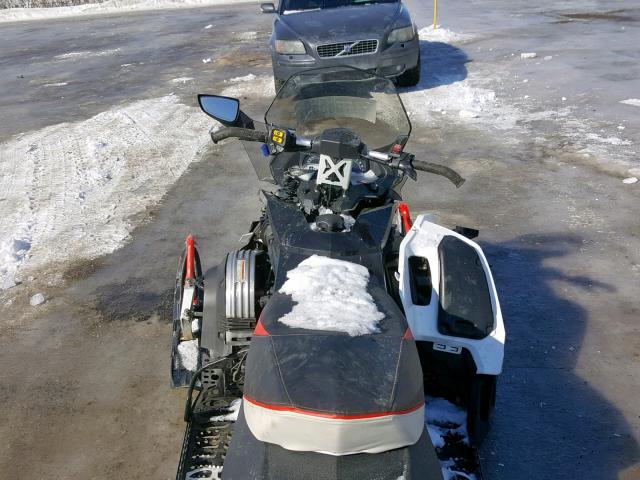 2BPSMMBA7BV000037 - 2011 SKI DOO RENEGADE WHITE photo 5