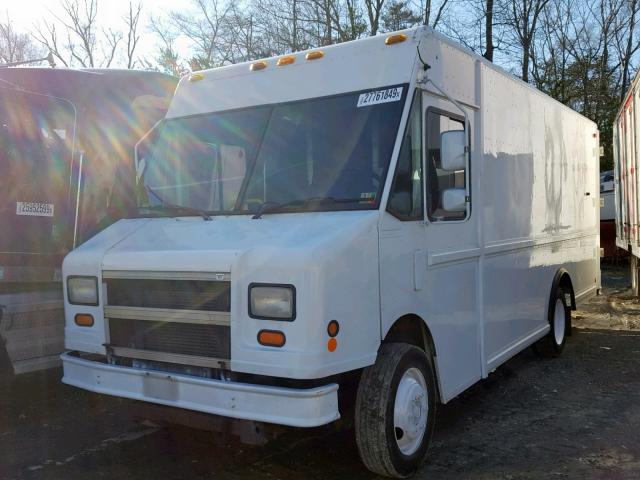 4UZA4FA44YCG94861 - 2000 FREIGHTLINER CHASSIS M WHITE photo 2