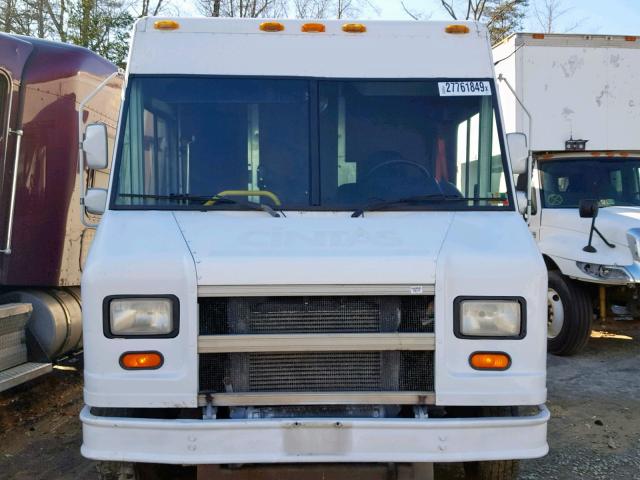 4UZA4FA44YCG94861 - 2000 FREIGHTLINER CHASSIS M WHITE photo 9