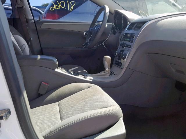 1G1ZB5EB2AF120737 - 2010 CHEVROLET MALIBU LS WHITE photo 5