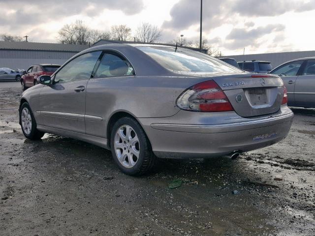 WDBTJ65J94F099076 - 2004 MERCEDES-BENZ CLK 320C GRAY photo 3