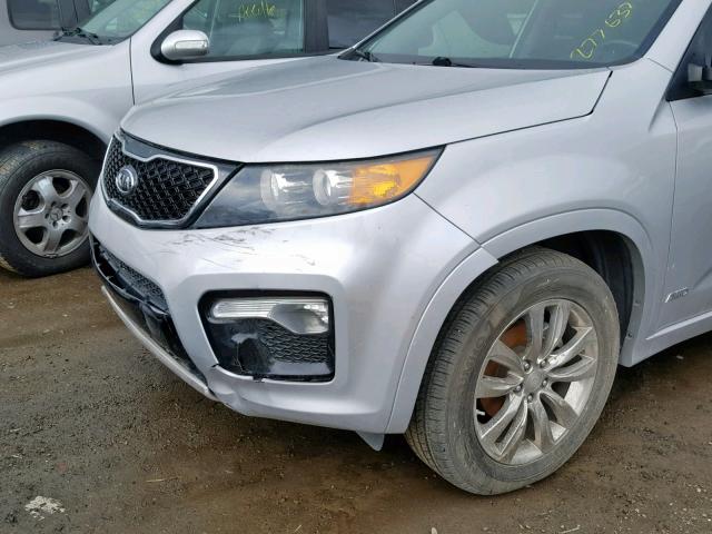 5XYKWDA28BG122505 - 2011 KIA SORENTO SX SILVER photo 9