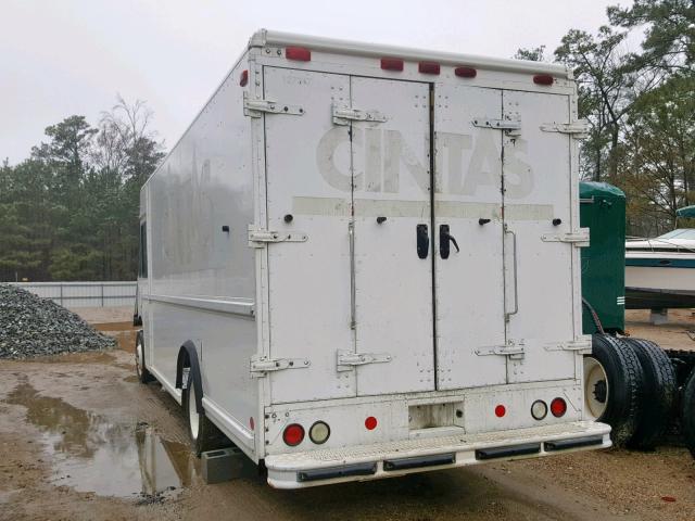 4UZAANBW31CJ25926 - 2001 FREIGHTLINER CHASSIS M WHITE photo 3