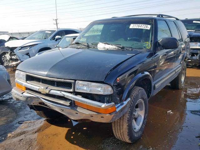 1GNCS13WXY2396135 - 2000 CHEVROLET BLAZER BLACK photo 2