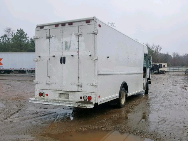 4UZAANBW51CJ25930 - 2001 FREIGHTLINER CHASSIS M WHITE photo 4