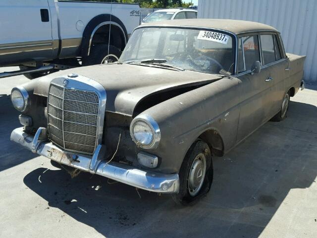 232961 - 1966 MERCEDES-BENZ 200 BROWN photo 2