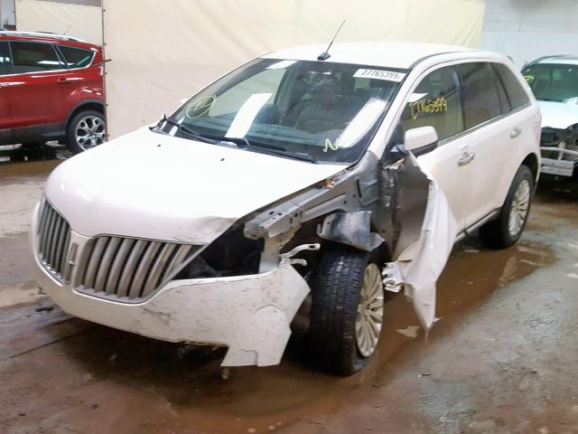 2LMDJ8JK6CBL10802 - 2012 LINCOLN MKX WHITE photo 2