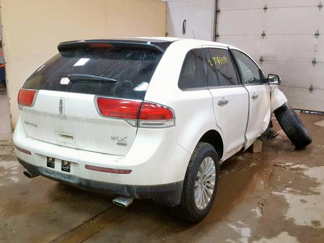 2LMDJ8JK6CBL10802 - 2012 LINCOLN MKX WHITE photo 4