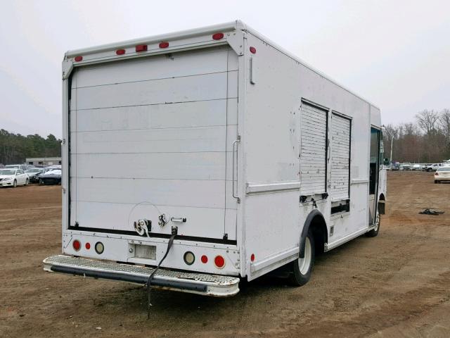 4UZAANBW16CW54993 - 2006 FREIGHTLINER CHASSIS M WHITE photo 4