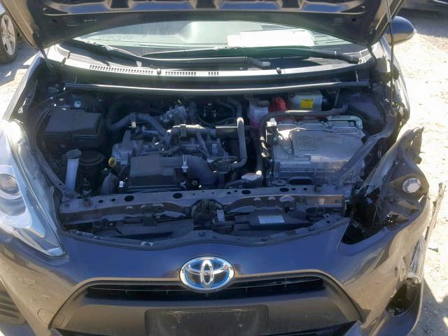 JTDKDTB36G1134893 - 2016 TOYOTA PRIUS C GRAY photo 7