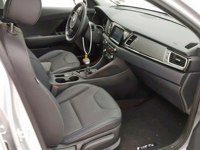 KNDCD3LD1K5218732 - 2019 KIA NIRO EX SILVER photo 5