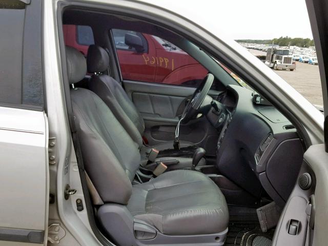 KMHDN46D64U749805 - 2004 HYUNDAI ELANTRA SILVER photo 5