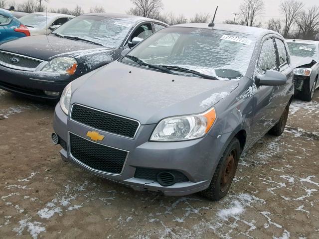 KL1TD6DE4AB131309 - 2010 CHEVROLET AVEO LS GRAY photo 2