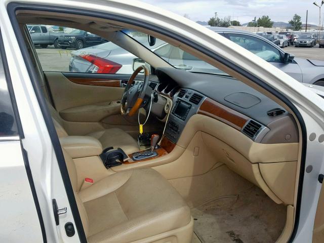 JTHBA30G955126130 - 2005 LEXUS ES 330 WHITE photo 5