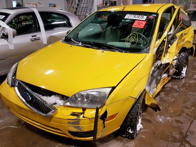 1FAFP31N47W179240 - 2007 FORD FOCUS ZX3 YELLOW photo 9