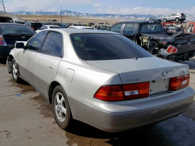 JT8BF28G5W0110926 - 1998 LEXUS ES 300 SILVER photo 3