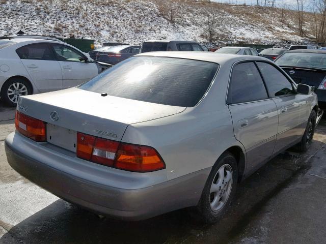 JT8BF28G5W0110926 - 1998 LEXUS ES 300 SILVER photo 4