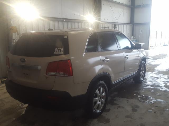 5XYKT3A12BG164131 - 2011 KIA SORENTO BASE  photo 4