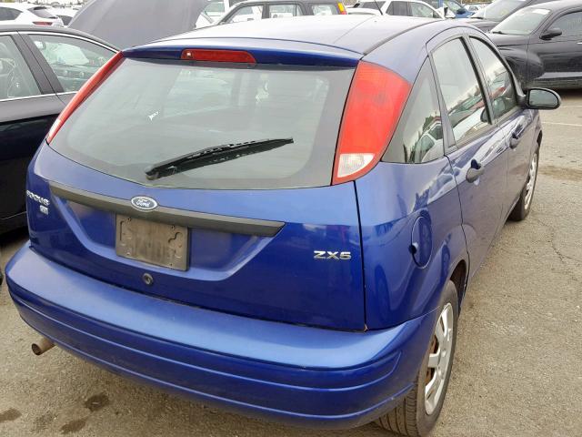 3FAHP37N25R111910 - 2005 FORD FOCUS ZX5 BLUE photo 4