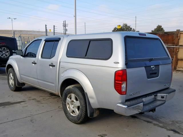 1N6AD07WX6C460077 - 2006 NISSAN FRONTIER C SILVER photo 3