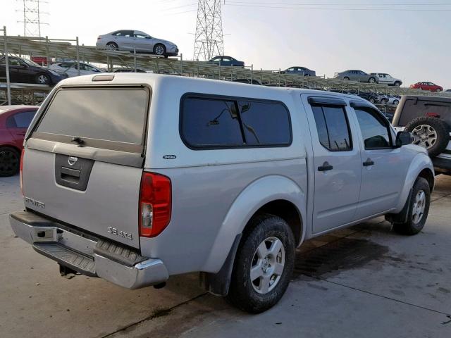 1N6AD07WX6C460077 - 2006 NISSAN FRONTIER C SILVER photo 4